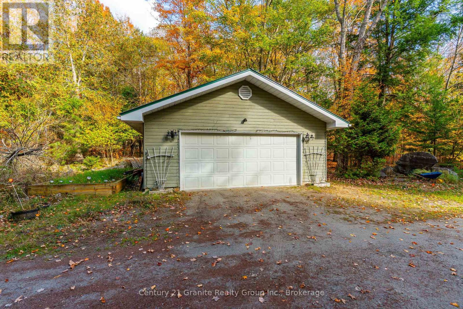 1058 Kipps Lane, Dysart Et Al, Ontario  K0M 1S0 - Photo 4 - X12987020