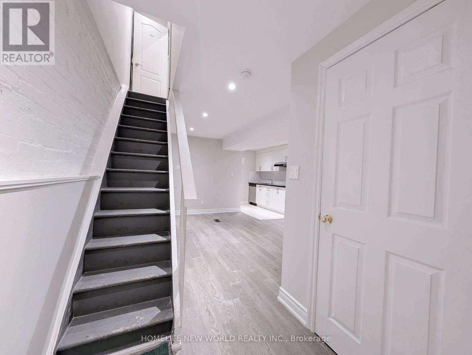 Lower - 10 Dixon Avenue, Toronto, Ontario  M4L 1N3 - Photo 7 - E12987022