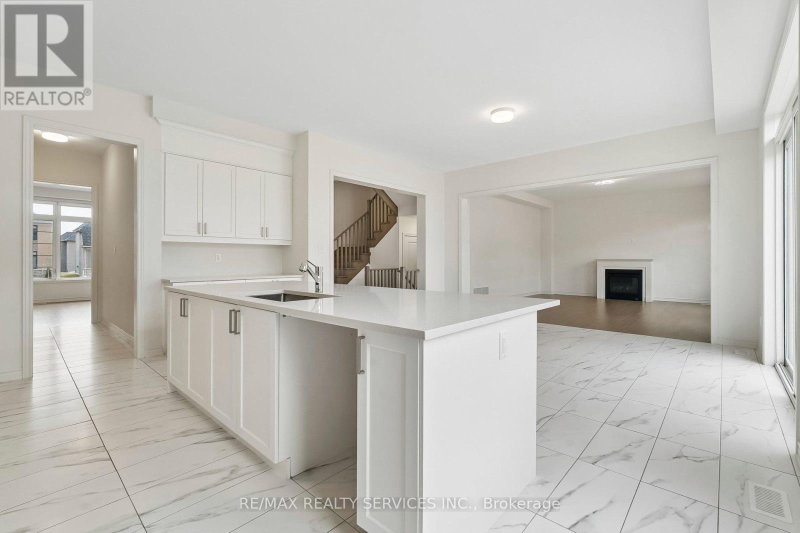 25 Bellflower Crescent, Adjala-Tosorontio, Ontario  L0G 1W0 - Photo 11 - N12926222