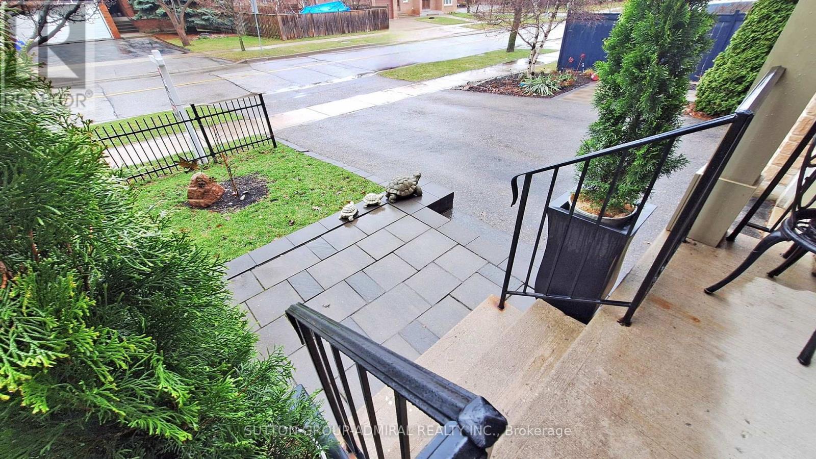 36 Helen Street, Vaughan, Ontario  L4L 3S3 - Photo 3 - N12986998