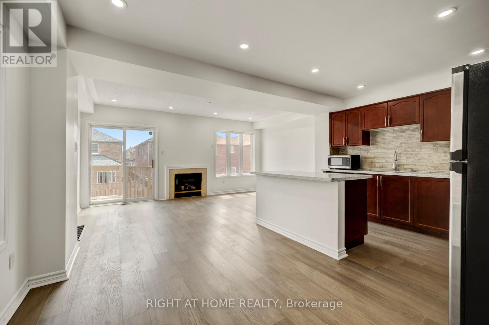 53 Feather Reed Way, Brampton, Ontario  L6R 2Z7 - Photo 8 - W12987014