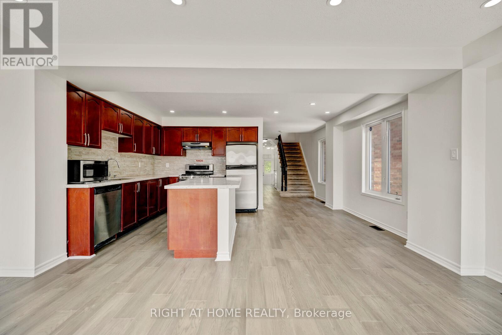 53 Feather Reed Way, Brampton, Ontario  L6R 2Z7 - Photo 9 - W12987014