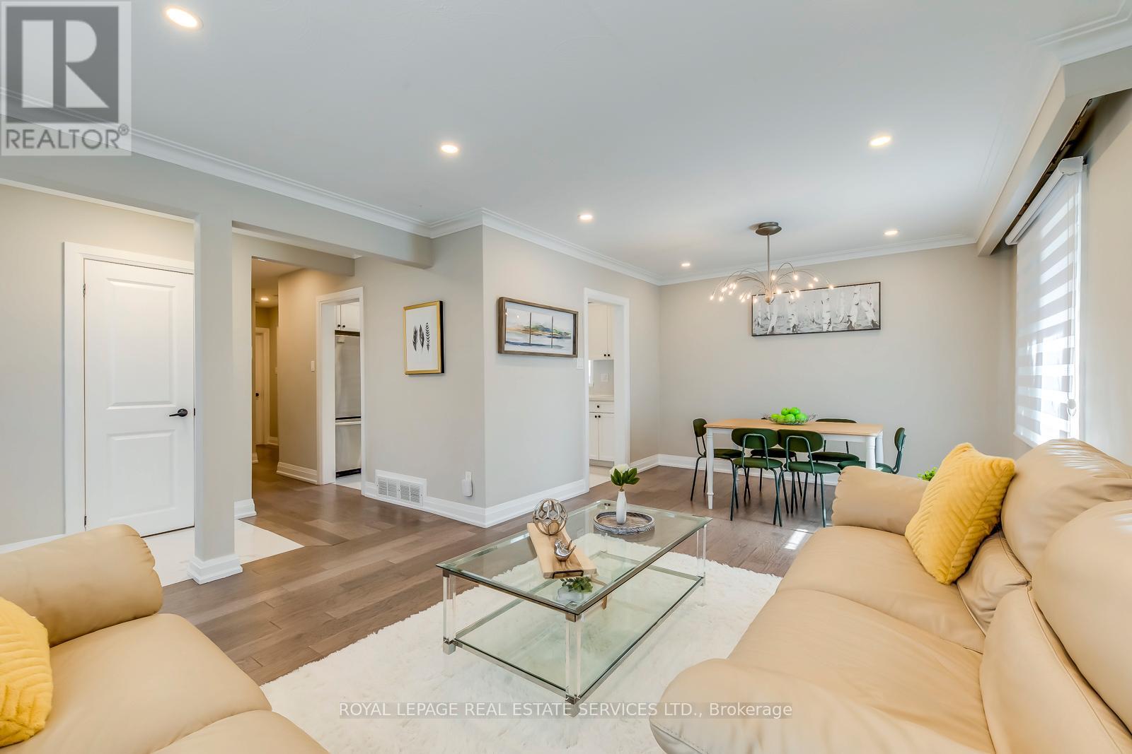 577 Trudale Court, Oakville, Ontario  L6L 4H2 - Photo 4 - W12987028