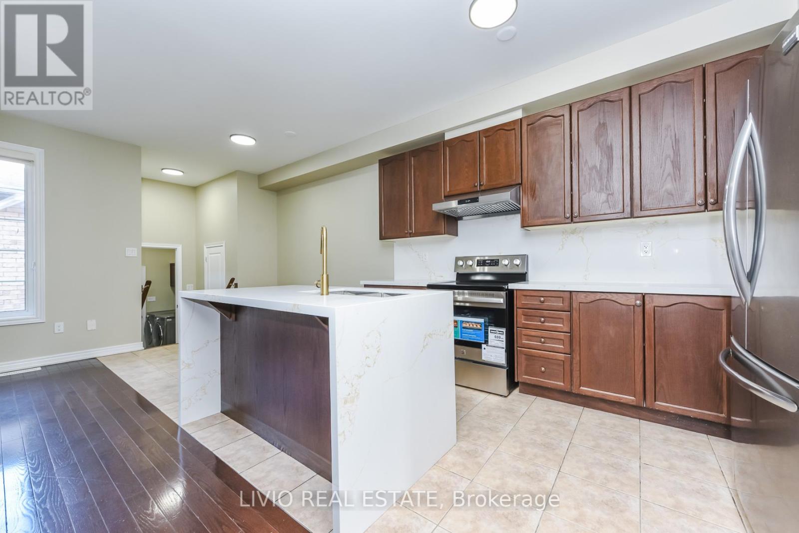 48 Bonnie Braes Drive, Brampton, Ontario  L6Y 0Y5 - Photo 10 - W12987036