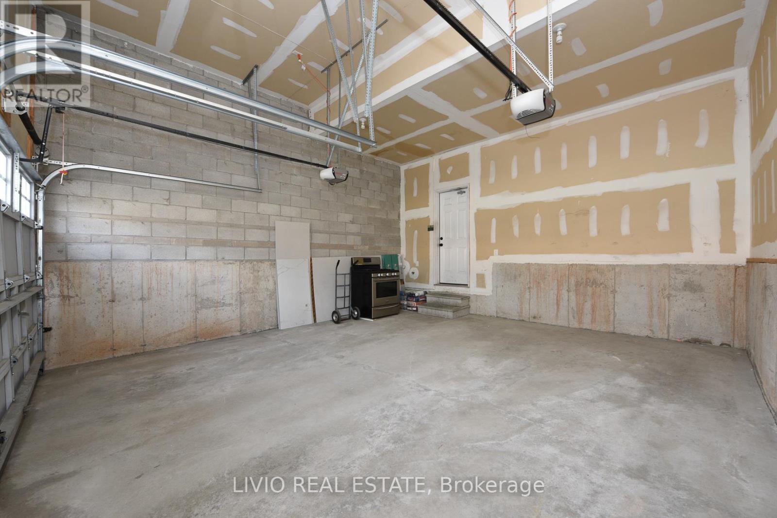 48 Bonnie Braes Drive, Brampton, Ontario  L6Y 0Y5 - Photo 32 - W12987036