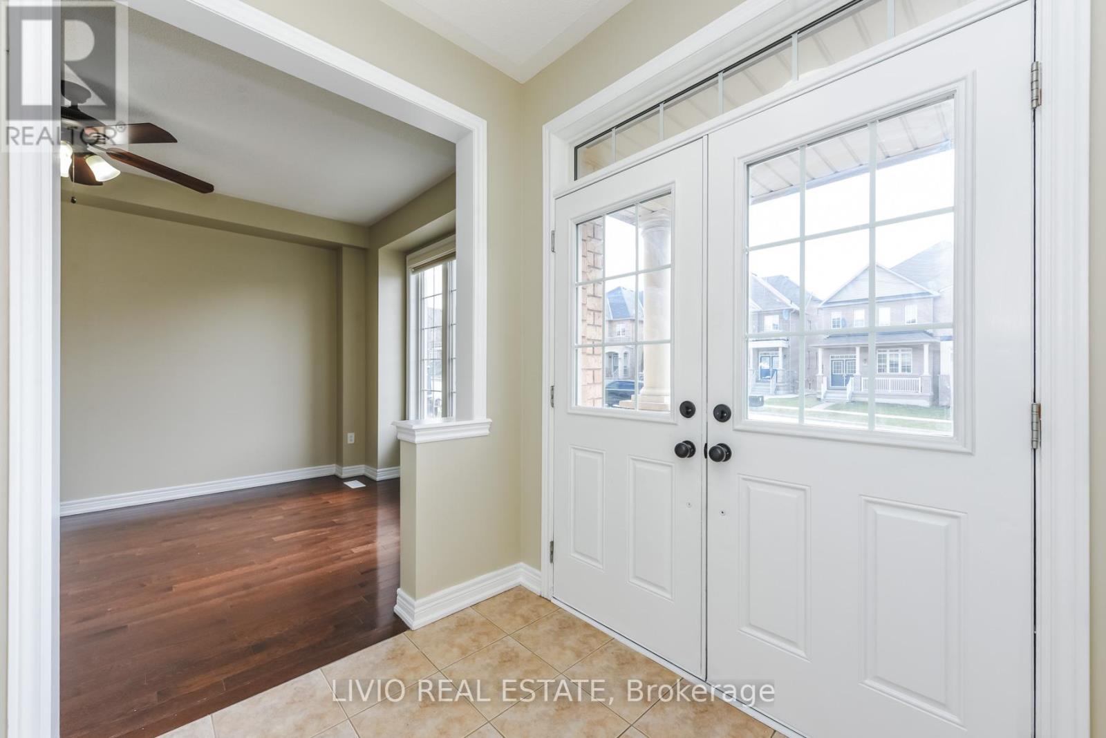 48 Bonnie Braes Drive, Brampton, Ontario  L6Y 0Y5 - Photo 4 - W12987036