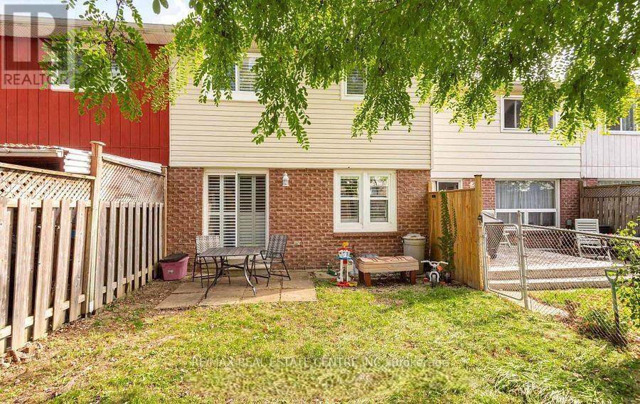 42 Gilmore Drive, Brampton, Ontario  L6V 3K4 - Photo 5 - W12987090