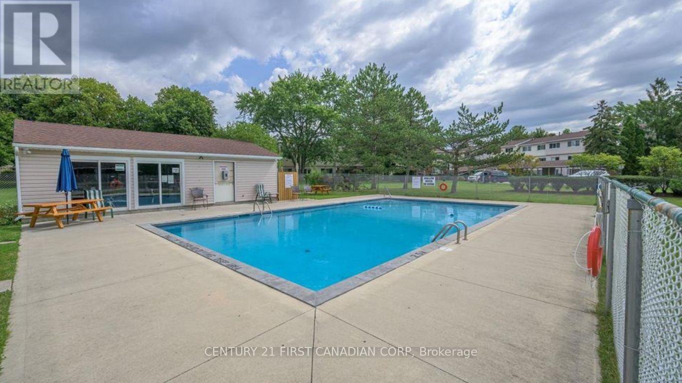 731 Wilkins Street, London South, Ontario  N6C 4Z9 - Photo 5 - X12976716