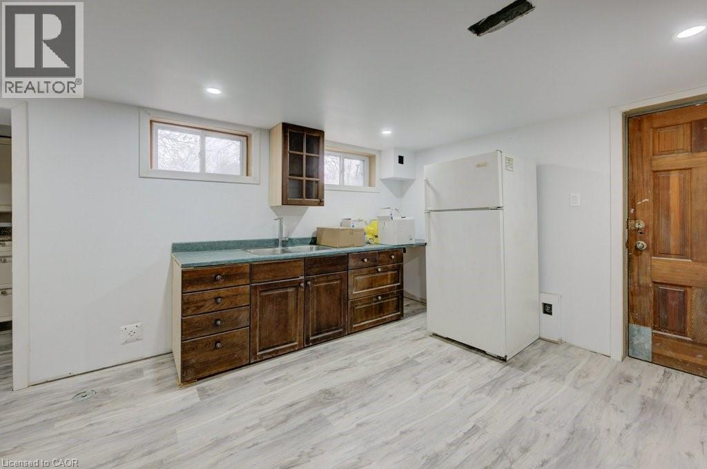 74 Mcdougall Road, Waterloo, Ontario  N2L 2W5 - Photo 34 - 40812237