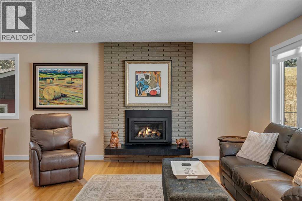 5411 Ladbrooke Drive SW, Calgary, Alberta  T3E 5X9 - Photo 3 - A2291483