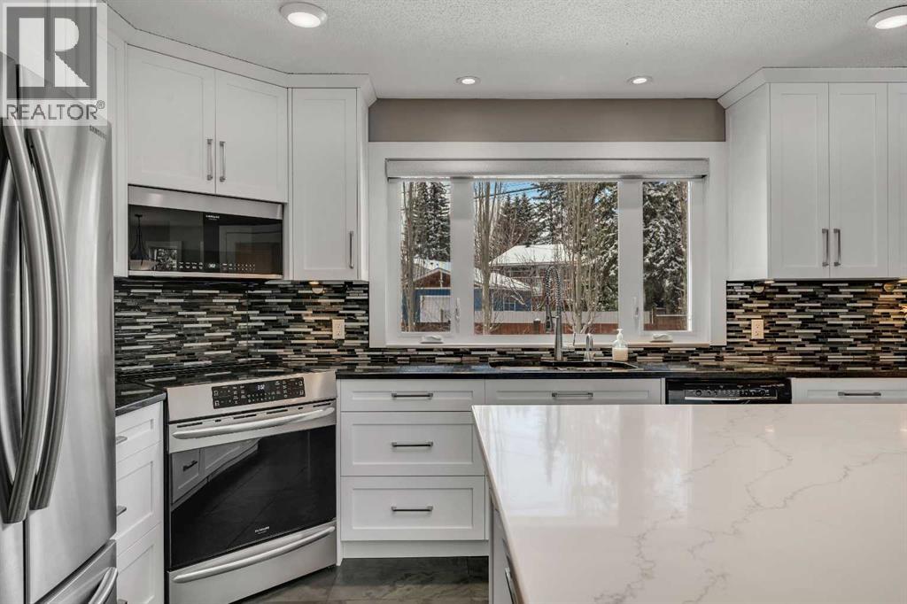 5411 Ladbrooke Drive SW, Calgary, Alberta  T3E 5X9 - Photo 13 - A2291483