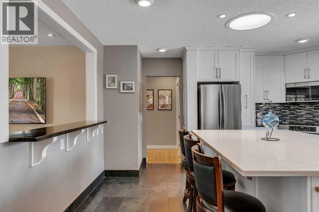 5411 Ladbrooke Drive SW, Calgary, Alberta  T3E 5X9 - Photo 15 - A2291483