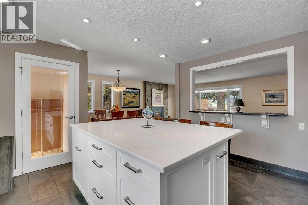 5411 Ladbrooke Drive SW, Calgary, Alberta  T3E 5X9 - Photo 14 - A2291483