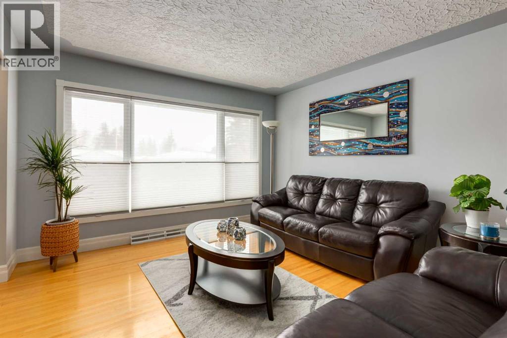 1022 30 Avenue Nw, Calgary, Alberta  T2K 0A3 - Photo 4 - A2300227