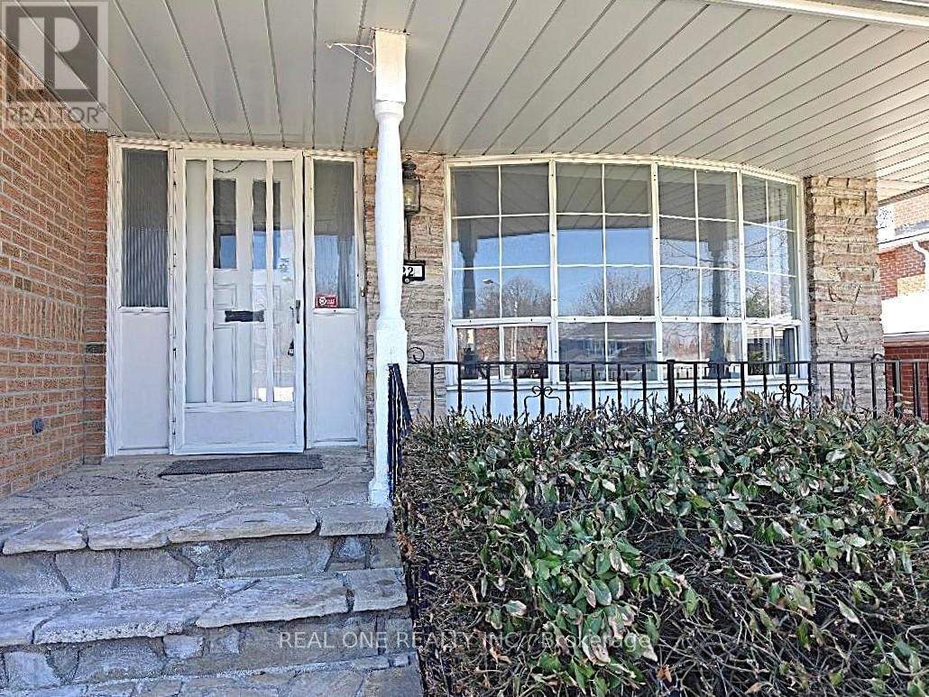 22 Kenmanor Boulevard, Toronto, Ontario  M1W 1R7 - Photo 3 - E12979550