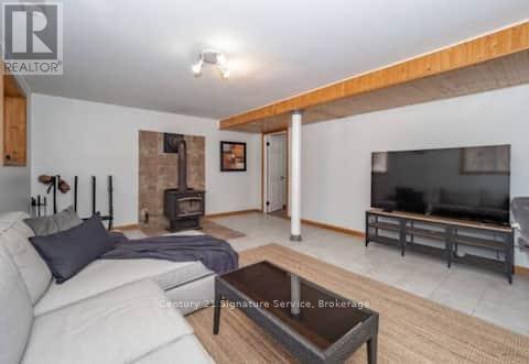 879 Stephenson Road E, Huntsville, Ontario  P0B 1L0 - Photo 16 - X12987056