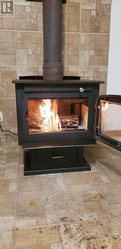 879 Stephenson Road E, Huntsville, Ontario  P0B 1L0 - Photo 20 - X12987056