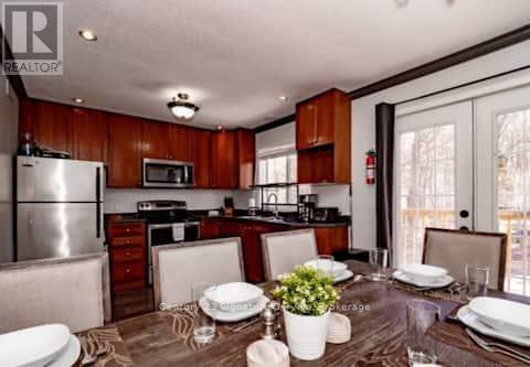 879 Stephenson Road E, Huntsville, Ontario  P0B 1L0 - Photo 4 - X12987056