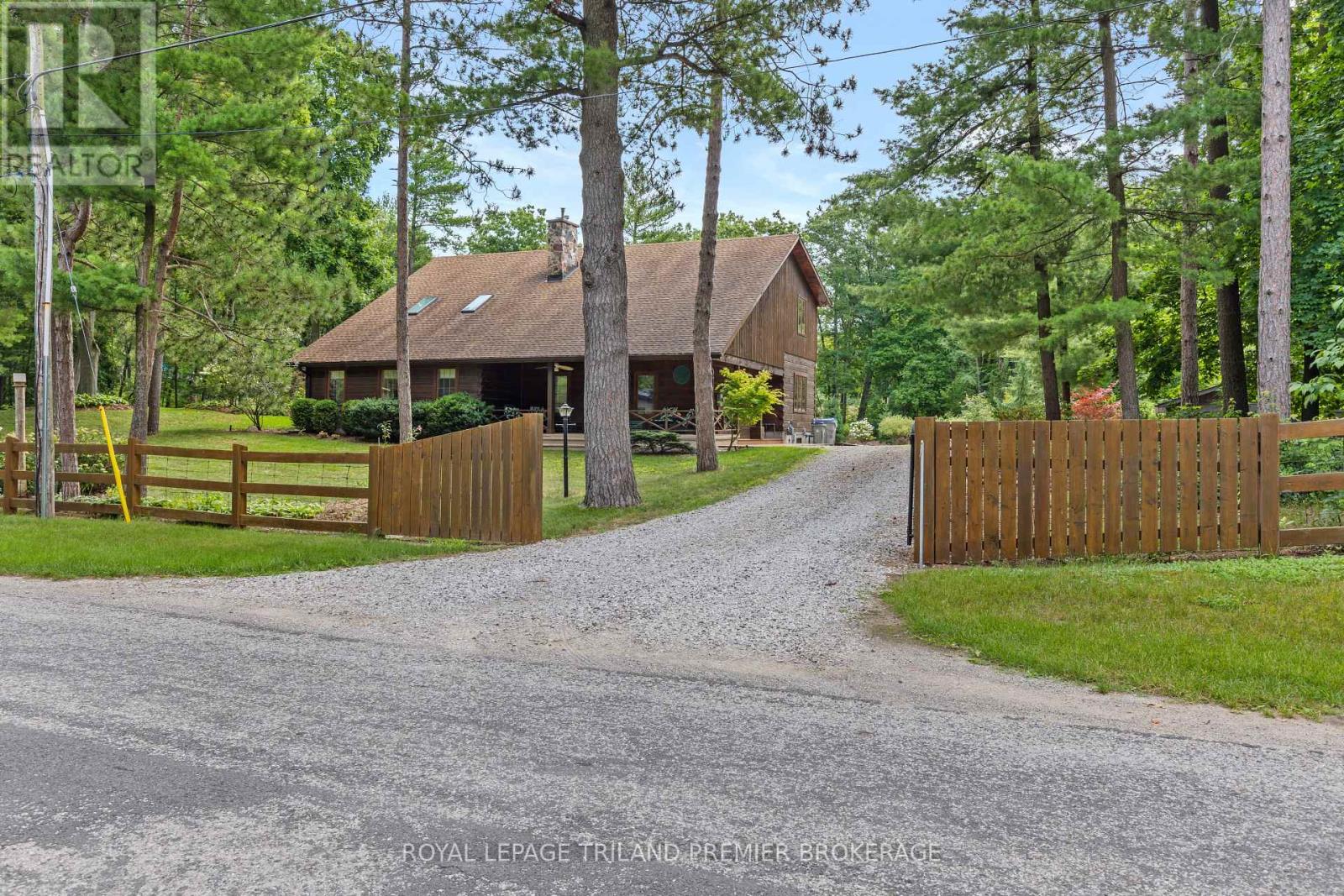 9936 ONTARIO STREET, Lambton Shores, Ontario