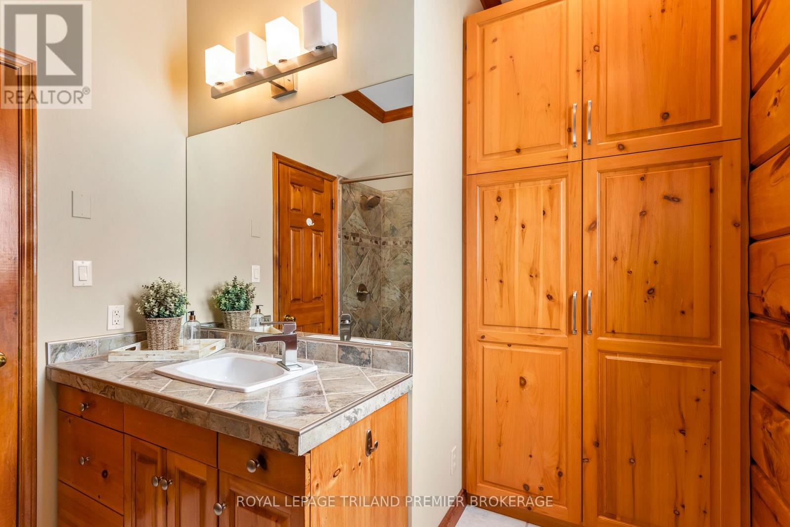 9936 Ontario Street, Lambton Shores, Ontario  N0M 2L0 - Photo 25 - X12987128