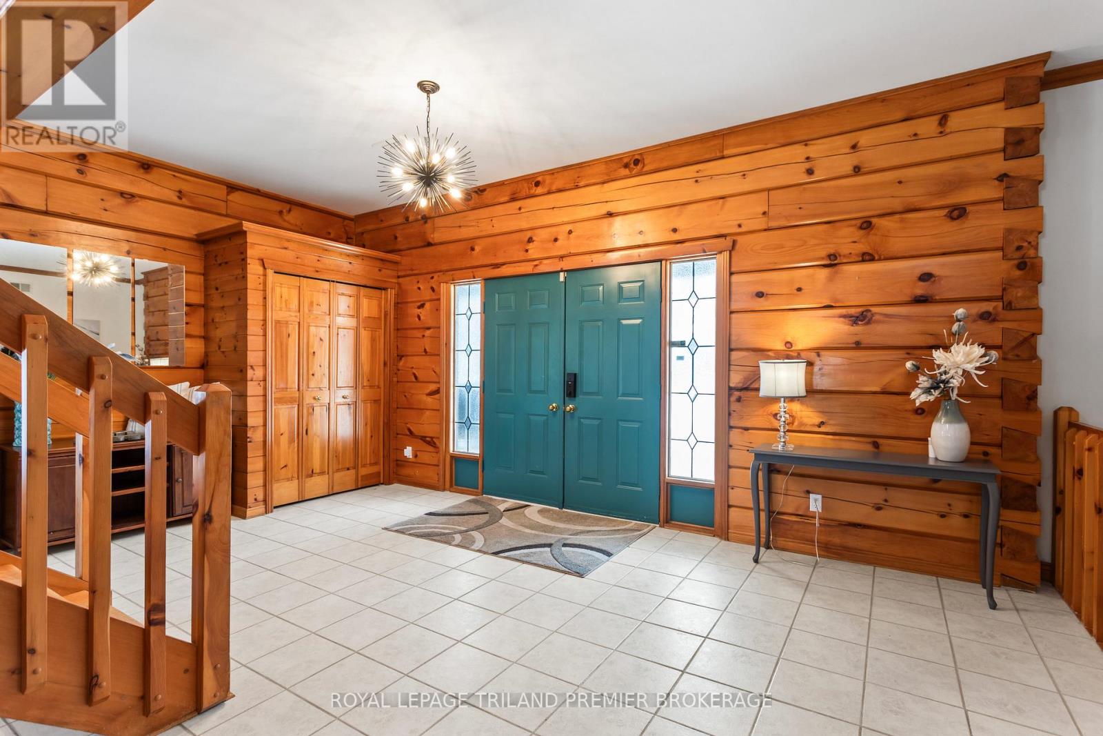 9936 Ontario Street, Lambton Shores, Ontario  N0M 2L0 - Photo 5 - X12987128