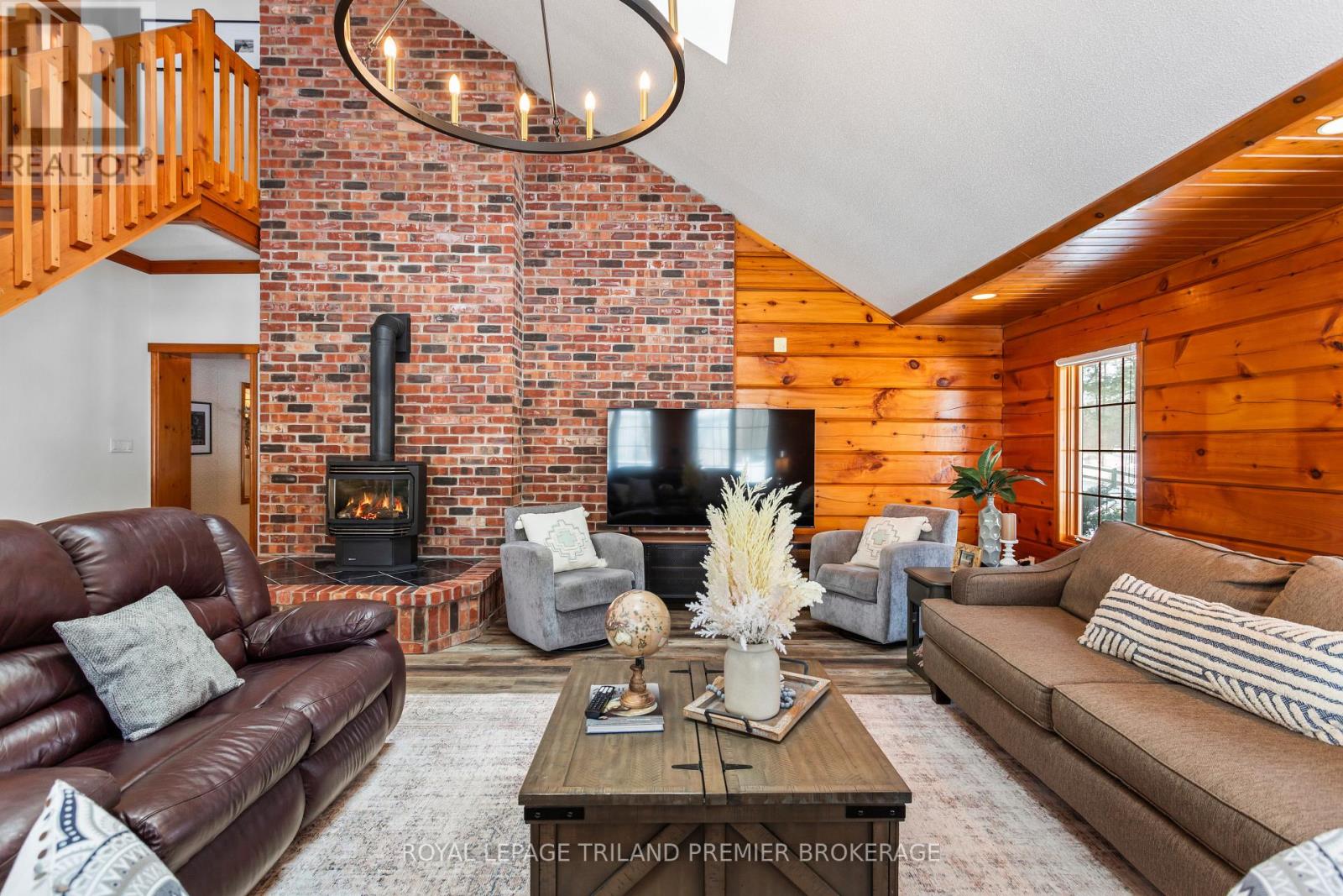 9936 Ontario Street, Lambton Shores, Ontario  N0M 2L0 - Photo 9 - X12987128