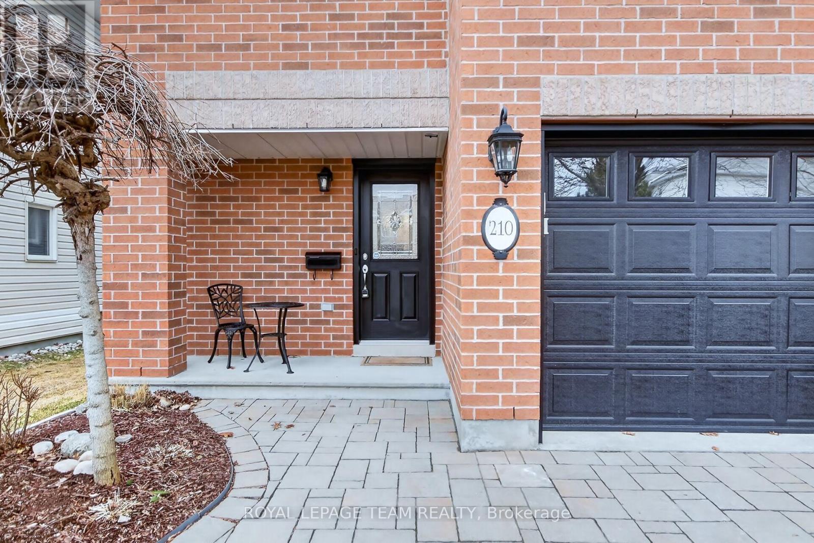 210 Hunterbrook Street N, Ottawa, Ontario  K2K 0E6 - Photo 9 - X12987122