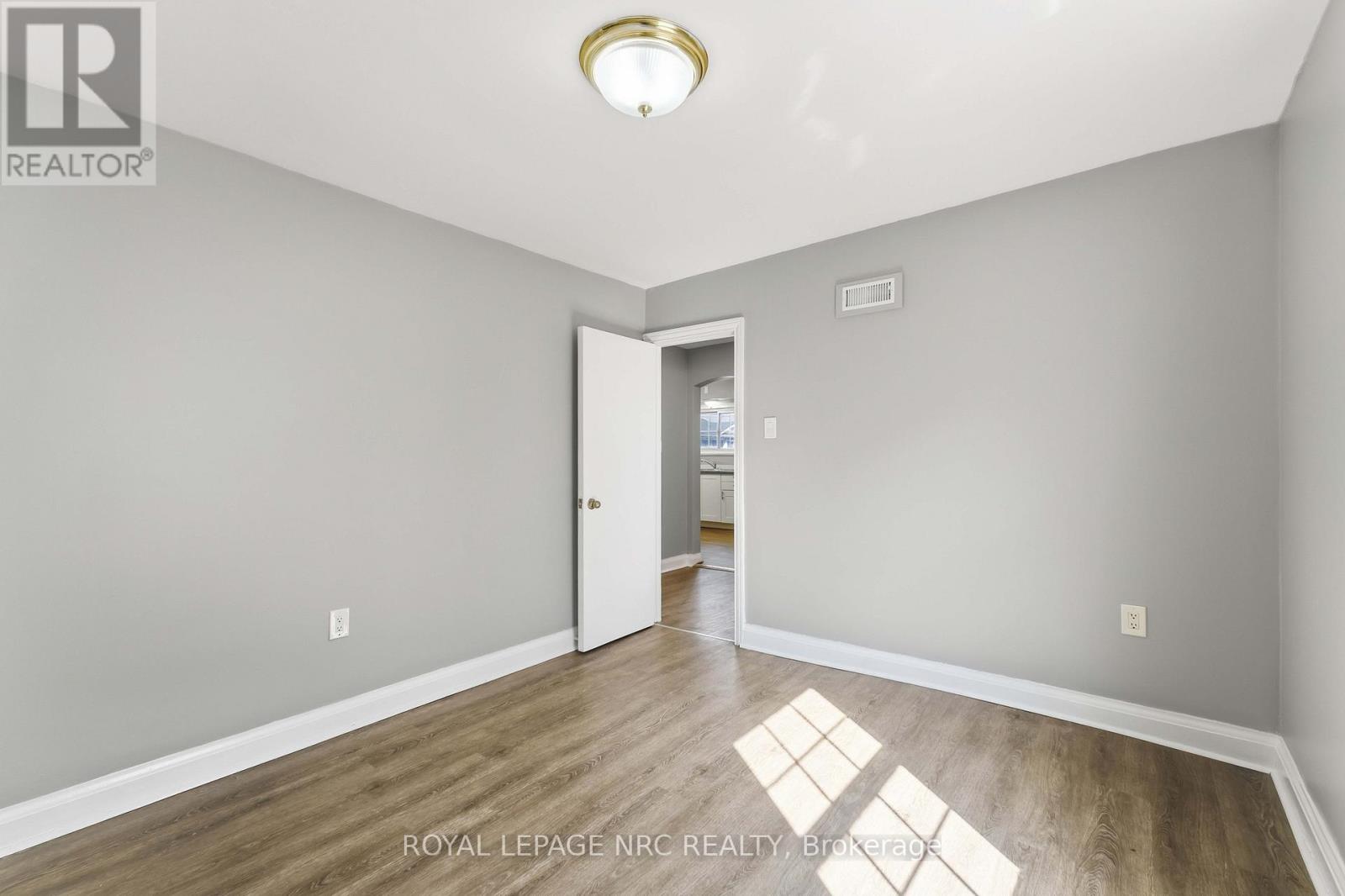 1 Linwood Street, St. Catharines, Ontario  L2N 2H4 - Photo 24 - X12987106