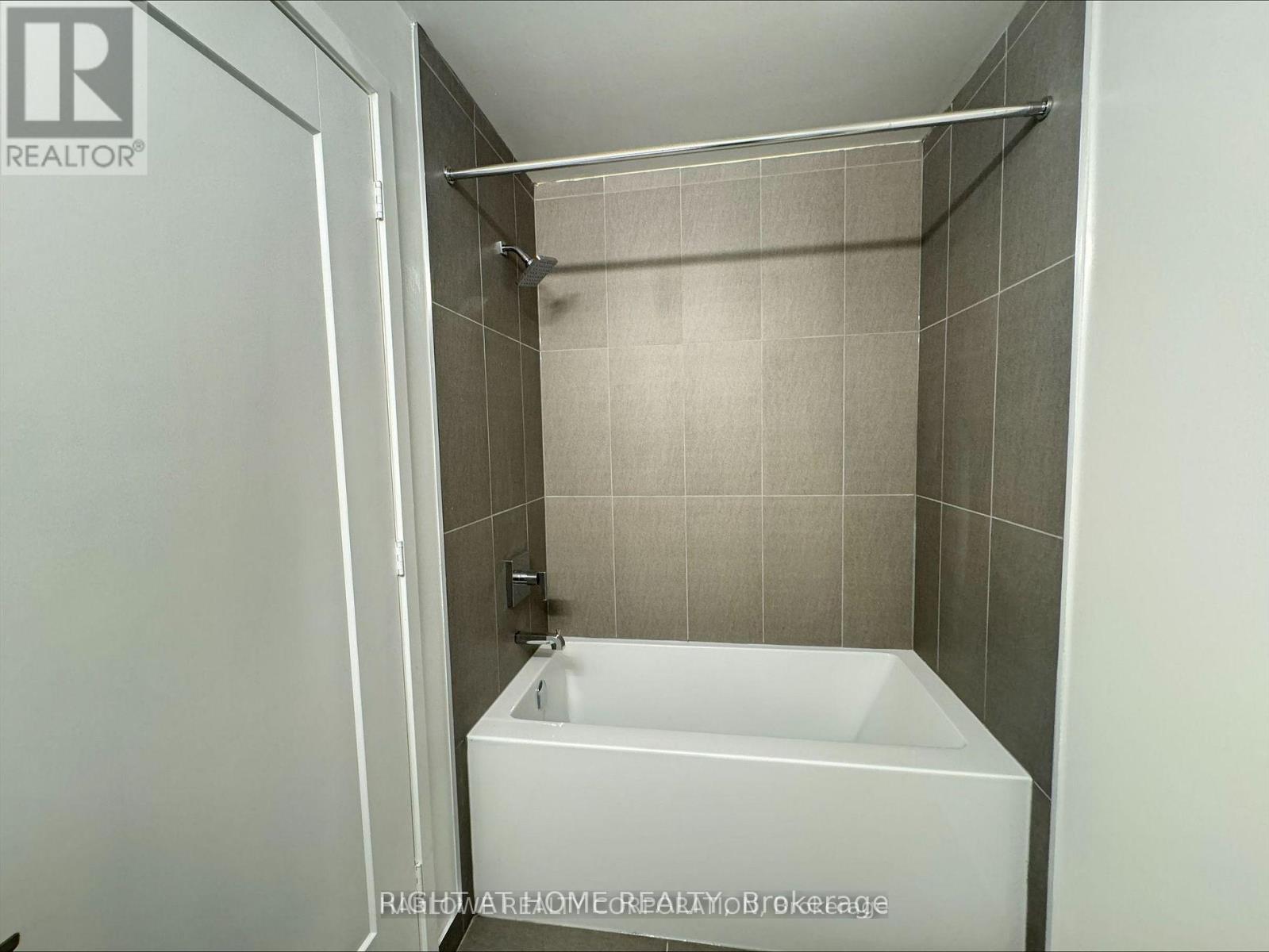 1630 - 70 Princess St Street E, Toronto, Ontario  M5A 0X6 - Photo 5 - C12987142