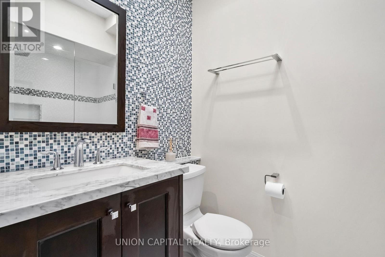 75 Falcon Street, Toronto, Ontario  M4S 2P4 - Photo 10 - C12987168