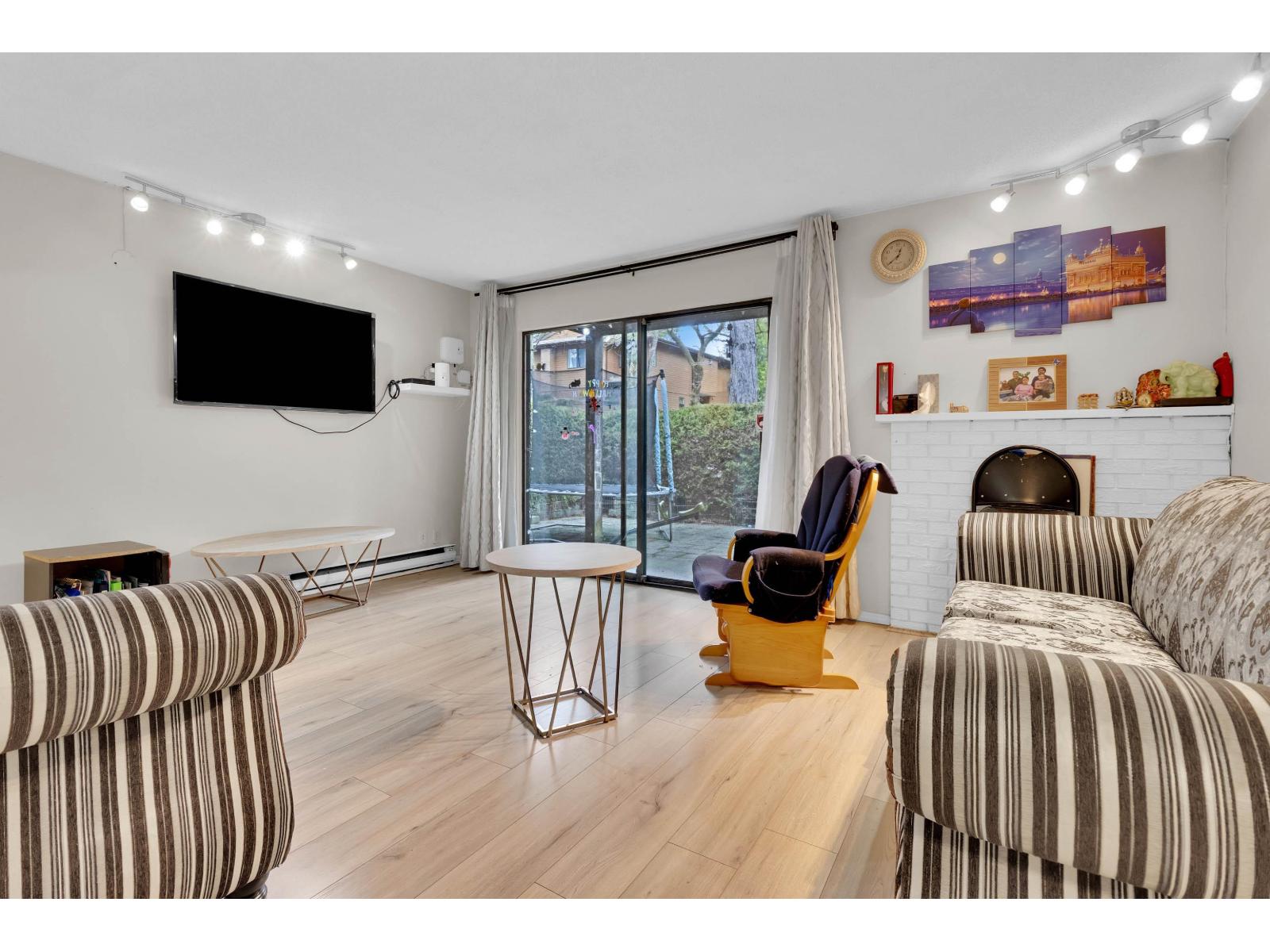 1104 10620 150 Street, Surrey, British Columbia  V3R 7S1 - Photo 2 - R3105436