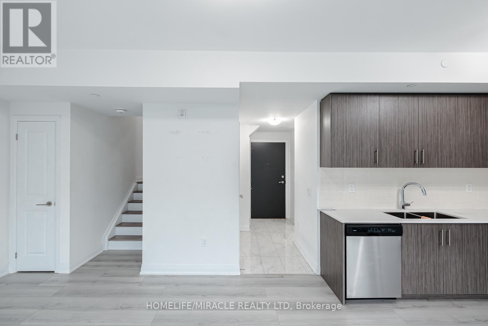 334 - 85 Attmar Drive, Brampton, Ontario  L6P 0Y6 - Photo 8 - W12977936