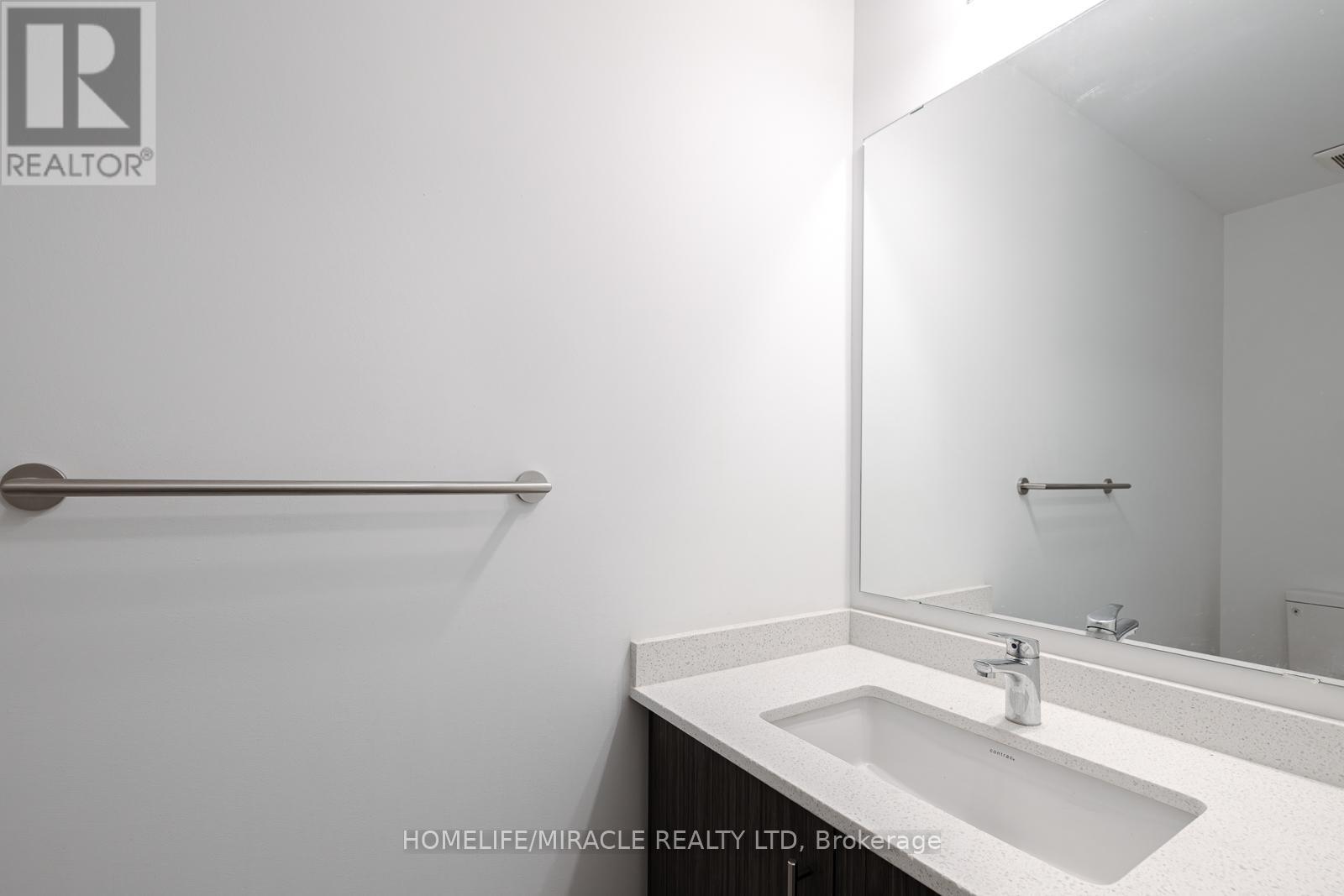 334 - 85 Attmar Drive, Brampton, Ontario  L6P 0Y6 - Photo 5 - W12977936