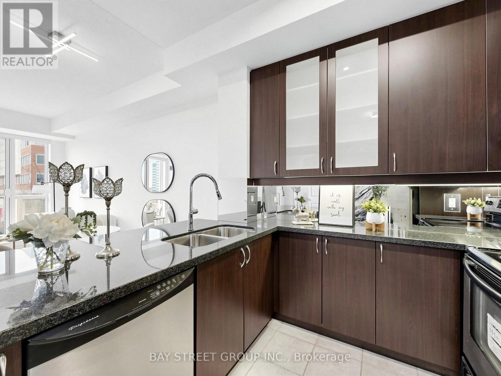 308 - 21 Upper Duke Crescent, Markham, Ontario  L6G 0B7 - Photo 7 - N12987116