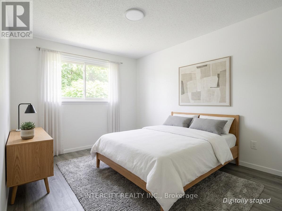 Main Floor - 260 Britannia Avenue, Bradford West Gwillimbury, Ontario L3Z 1A7 - Photo 2 - N12987166