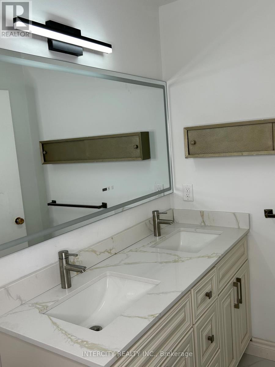 Main Floor - 260 Britannia Avenue, Bradford West Gwillimbury, Ontario L3Z 1A7 - Photo 8 - N12987166