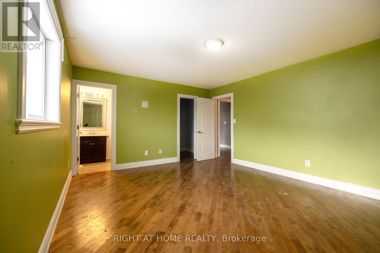 1215 Lowrie Street, Innisfil, Ontario  L9S 0E5 - Photo 12 - N12987170