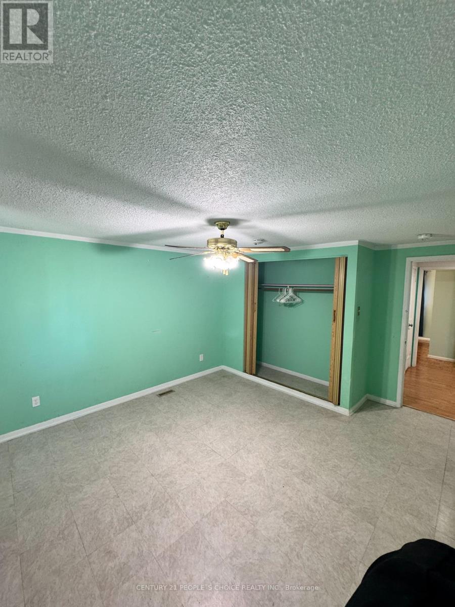 7610 Anaka Drive, Mississauga, Ontario  L4T 3H7 - Photo 10 - W12987104