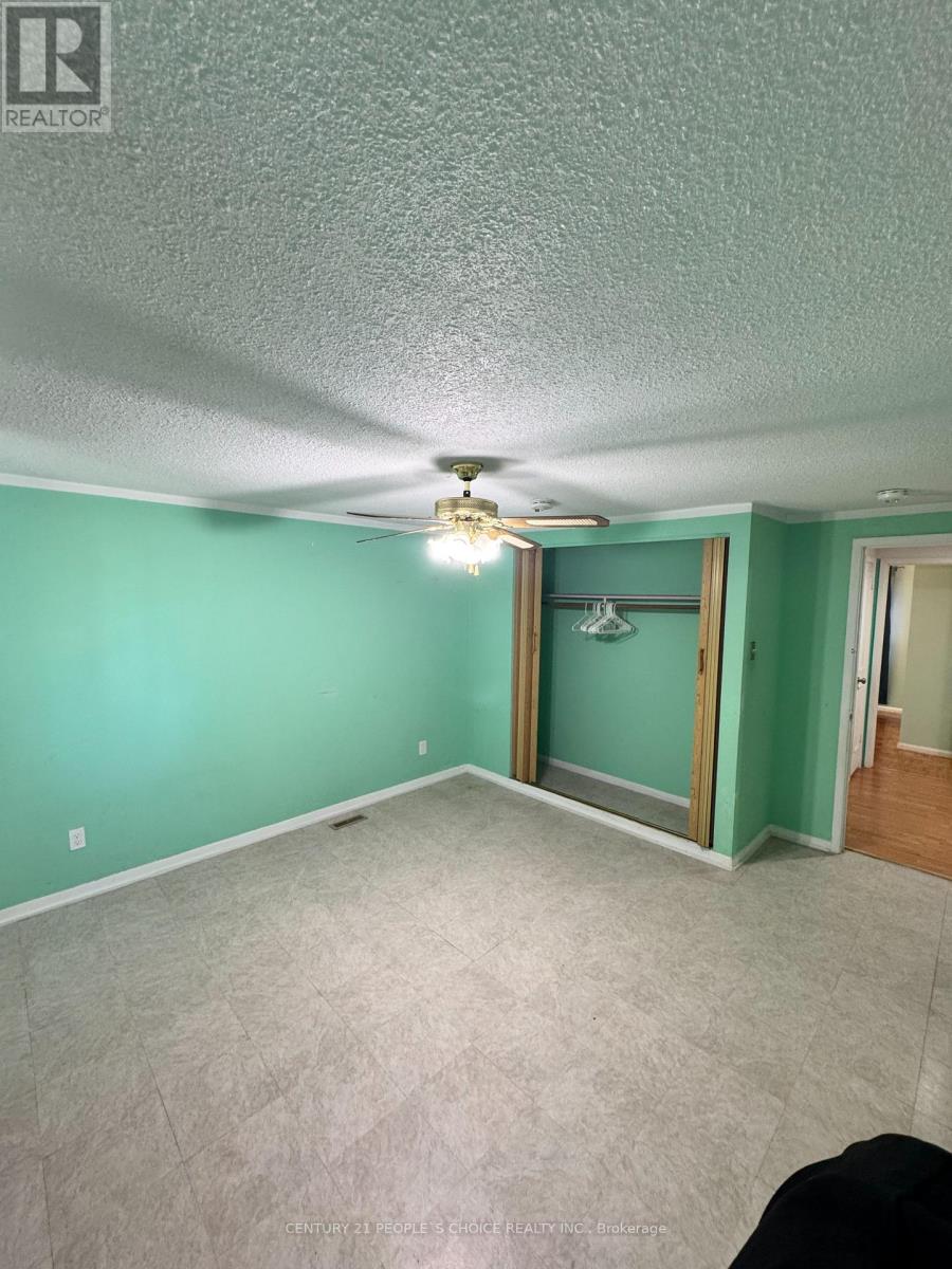 7610 Anaka Drive, Mississauga, Ontario  L4T 3H7 - Photo 11 - W12987104