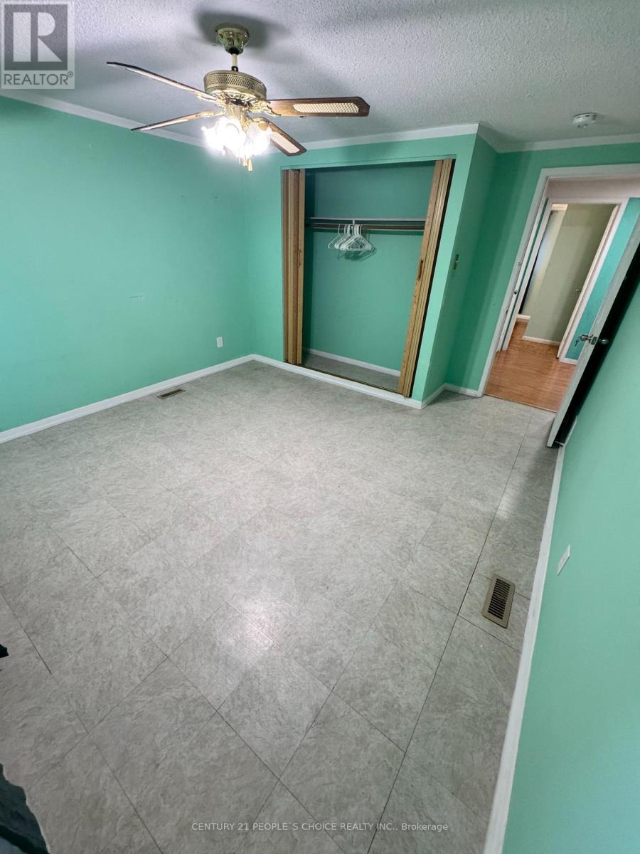 7610 Anaka Drive, Mississauga, Ontario  L4T 3H7 - Photo 12 - W12987104