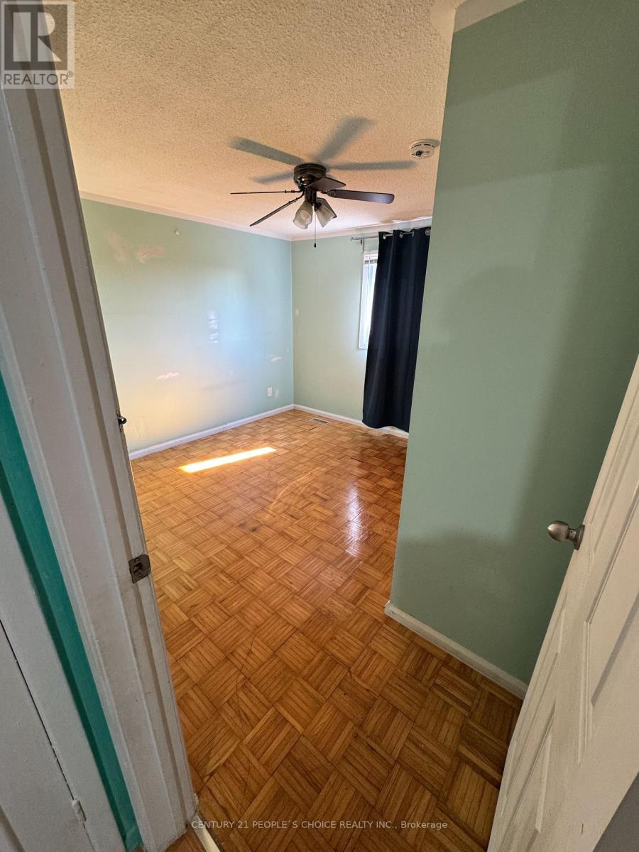 7610 Anaka Drive, Mississauga, Ontario  L4T 3H7 - Photo 13 - W12987104