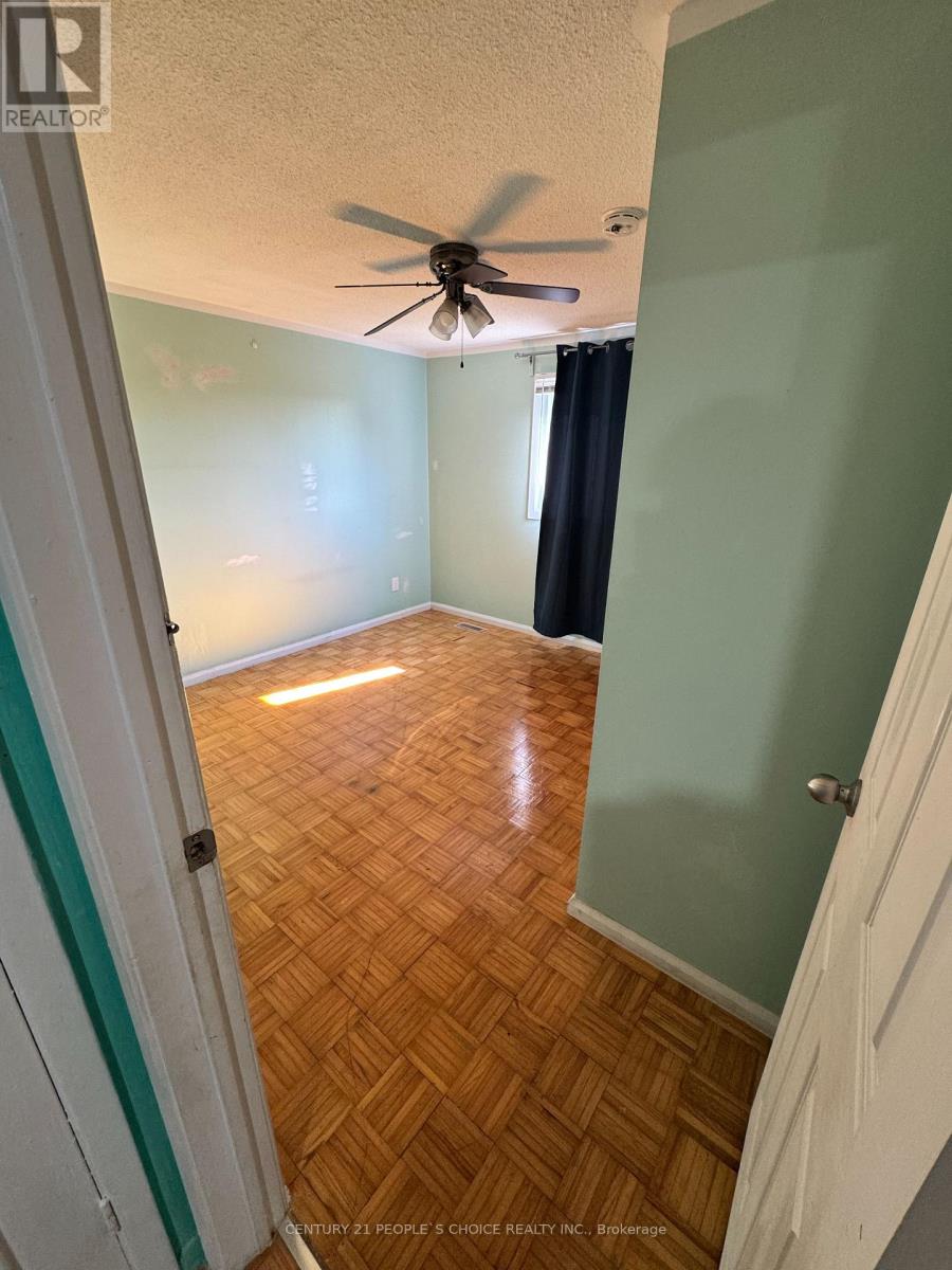 7610 Anaka Drive, Mississauga, Ontario  L4T 3H7 - Photo 14 - W12987104