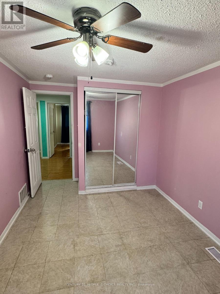 7610 Anaka Drive, Mississauga, Ontario  L4T 3H7 - Photo 2 - W12987104