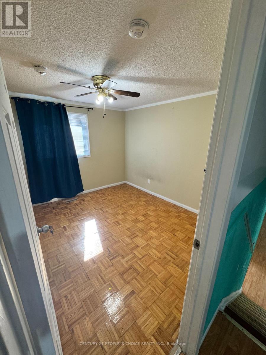 7610 Anaka Drive, Mississauga, Ontario  L4T 3H7 - Photo 21 - W12987104