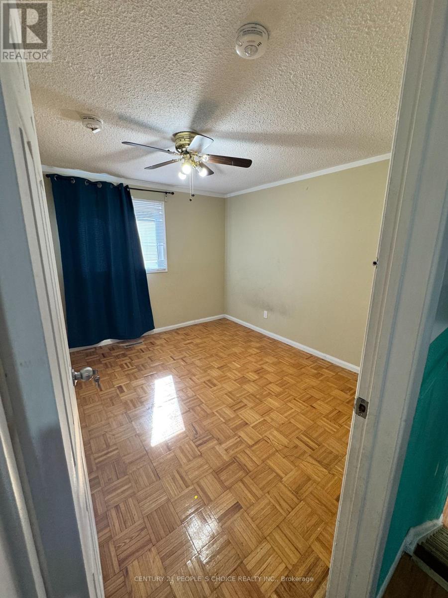 7610 Anaka Drive, Mississauga, Ontario  L4T 3H7 - Photo 22 - W12987104