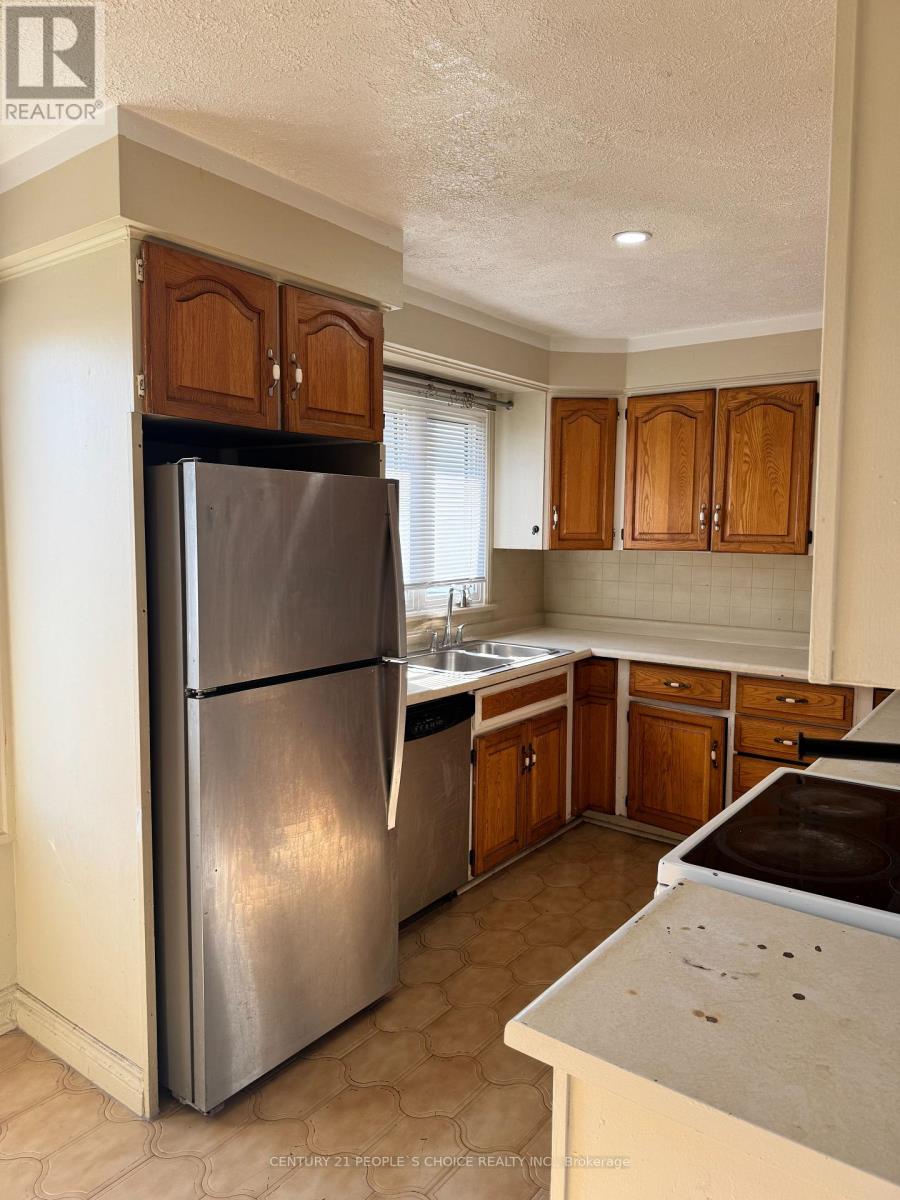 7610 Anaka Drive, Mississauga, Ontario  L4T 3H7 - Photo 29 - W12987104