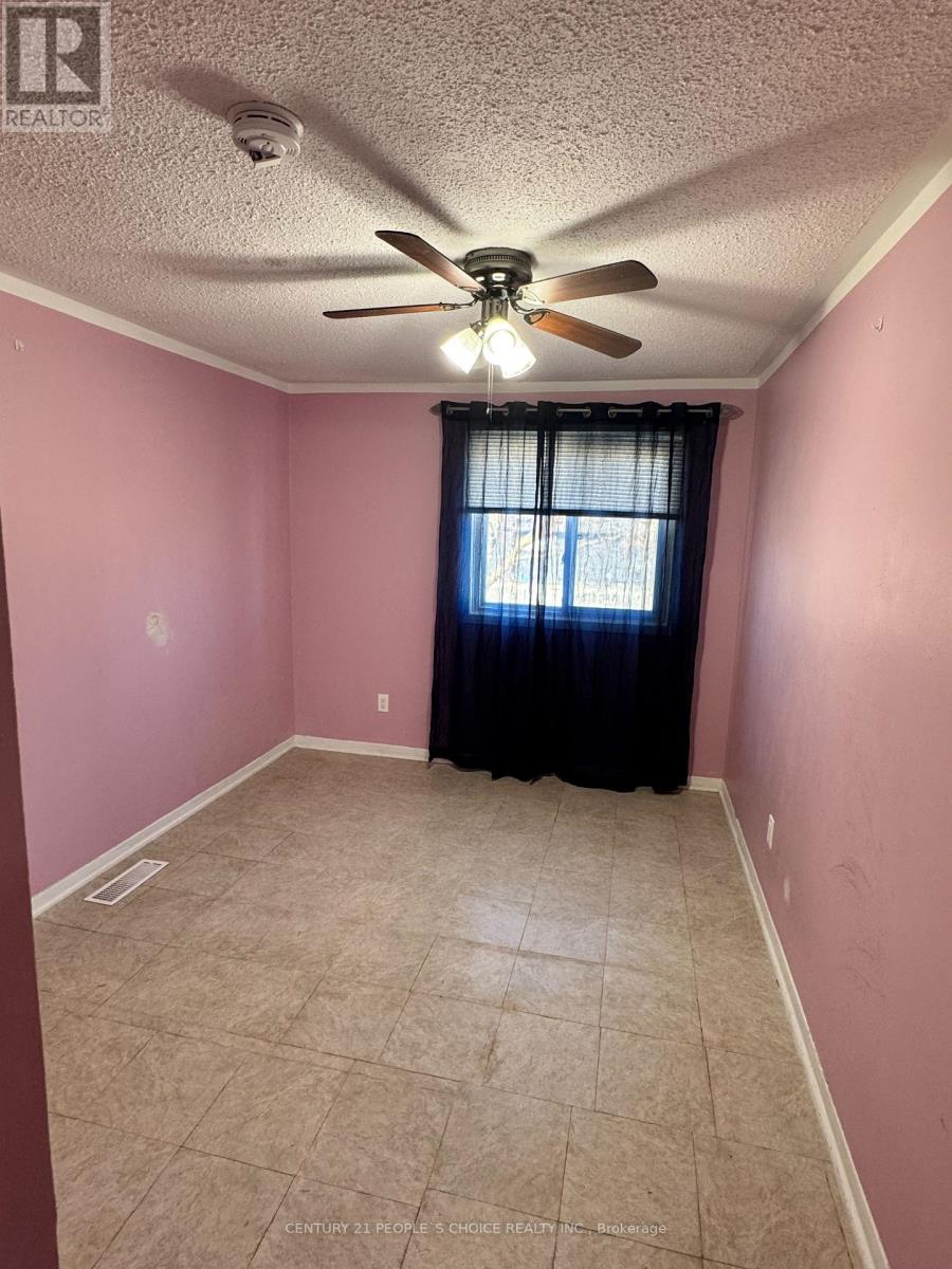 7610 Anaka Drive, Mississauga, Ontario  L4T 3H7 - Photo 3 - W12987104