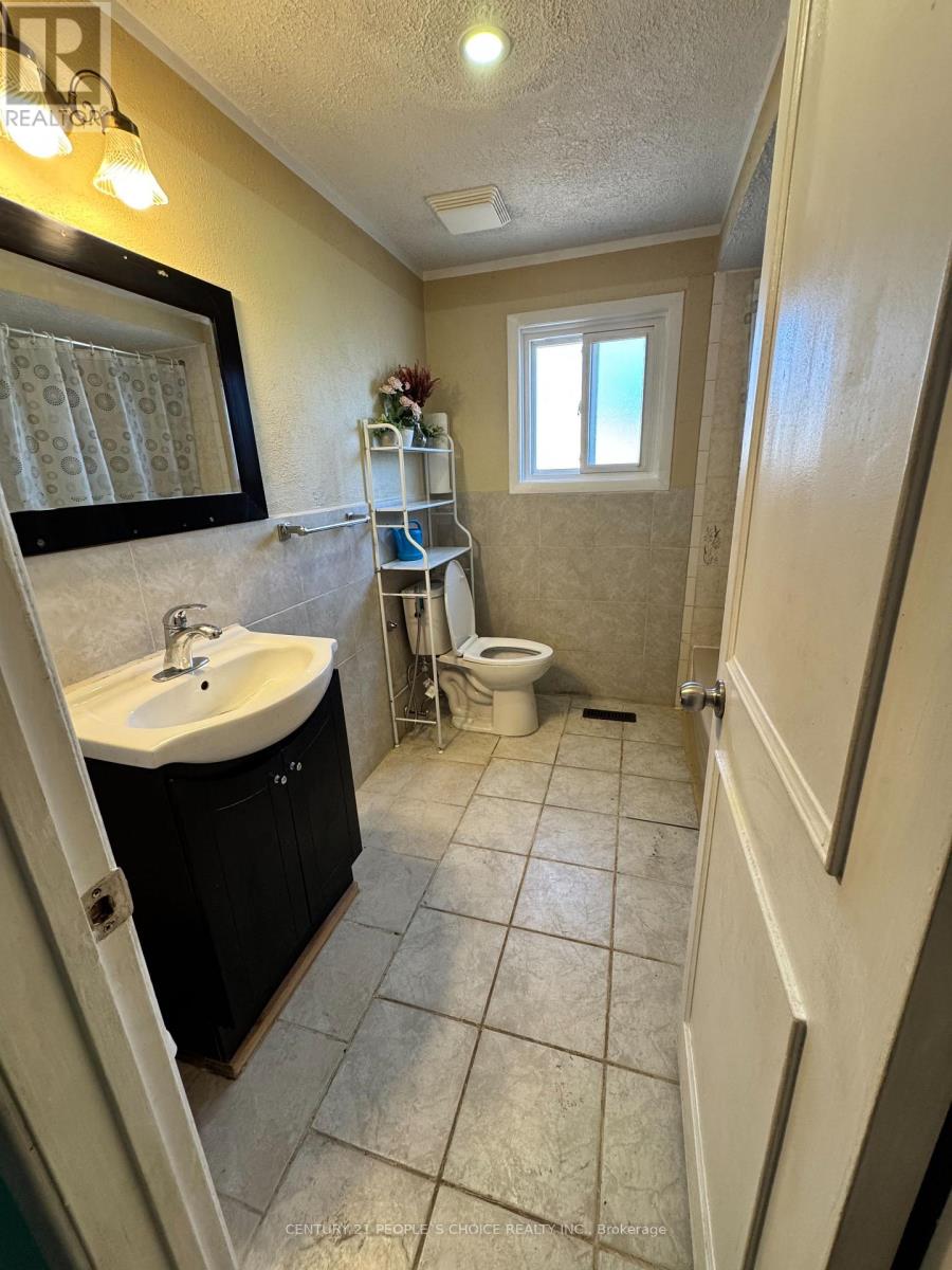 7610 Anaka Drive, Mississauga, Ontario  L4T 3H7 - Photo 30 - W12987104