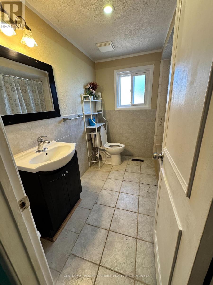 7610 Anaka Drive, Mississauga, Ontario  L4T 3H7 - Photo 31 - W12987104