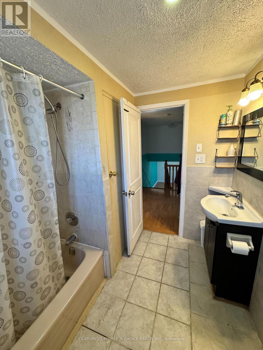 7610 Anaka Drive, Mississauga, Ontario  L4T 3H7 - Photo 32 - W12987104